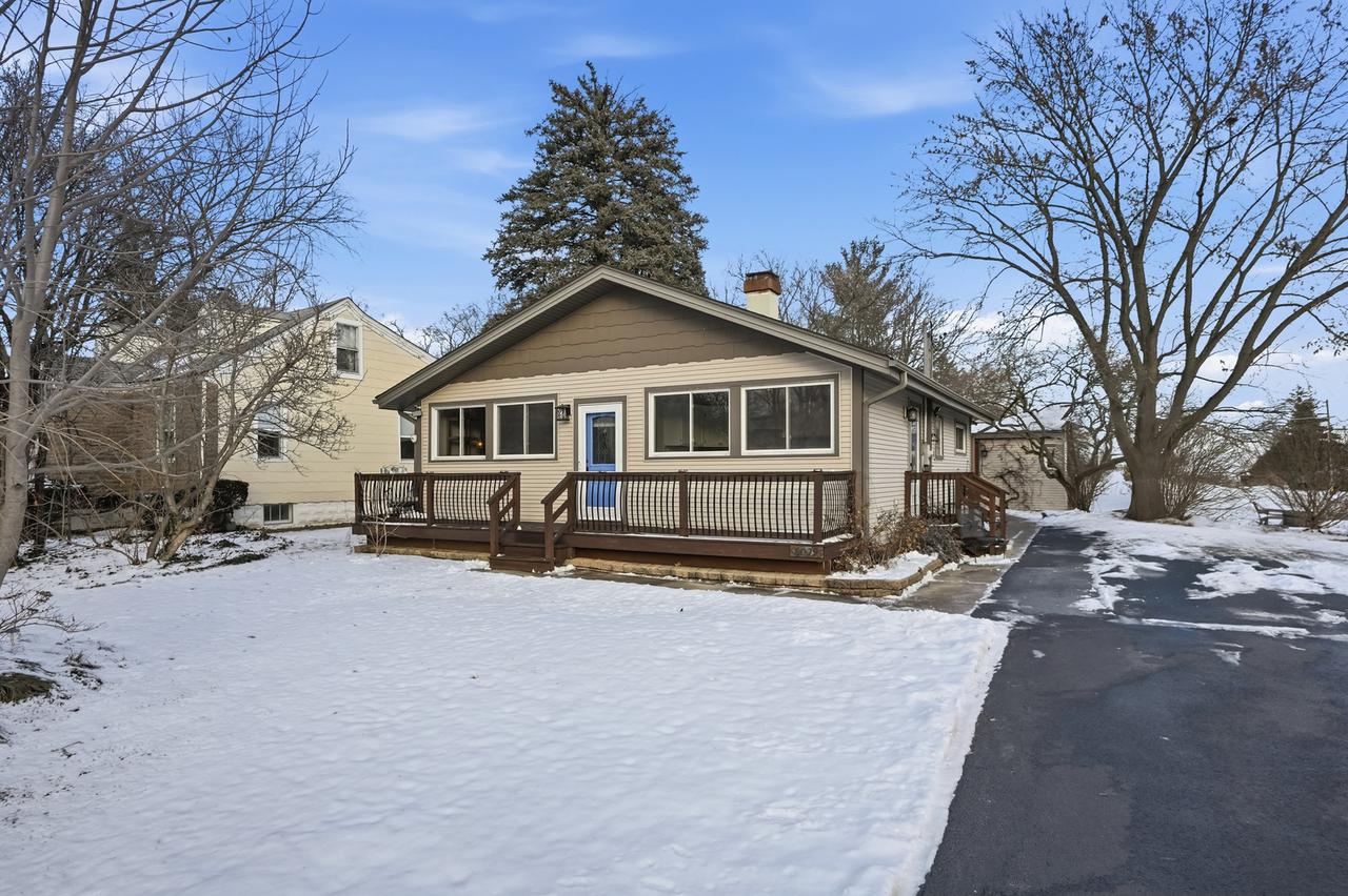 6029 Pershing Ave., Downers Grove, IL 60516