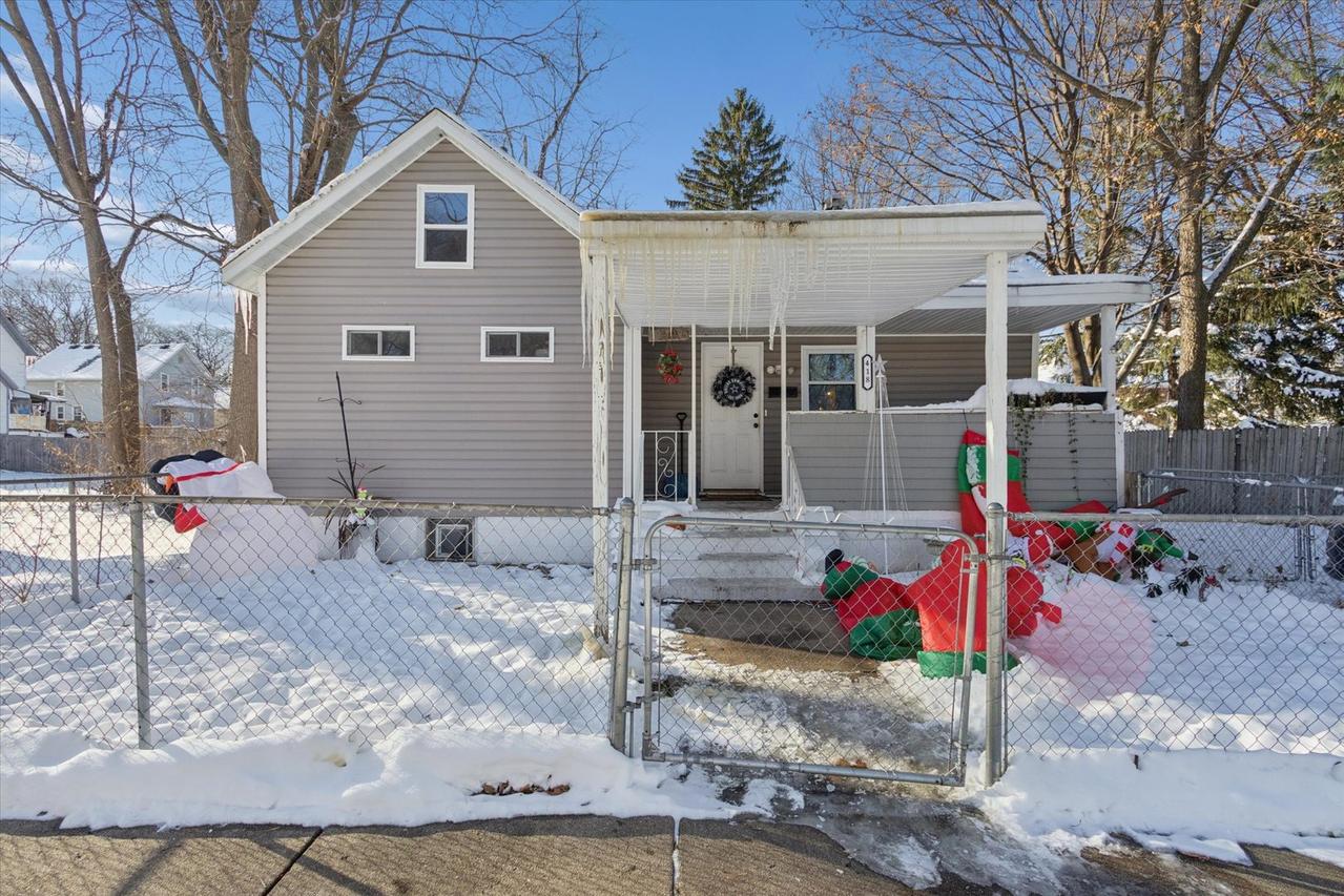 418 Adams St., Rockford, IL 61107