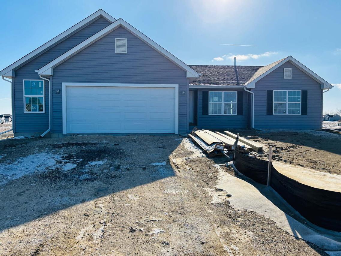 208 Autumnwood Ln., Davis Junction, IL 61020