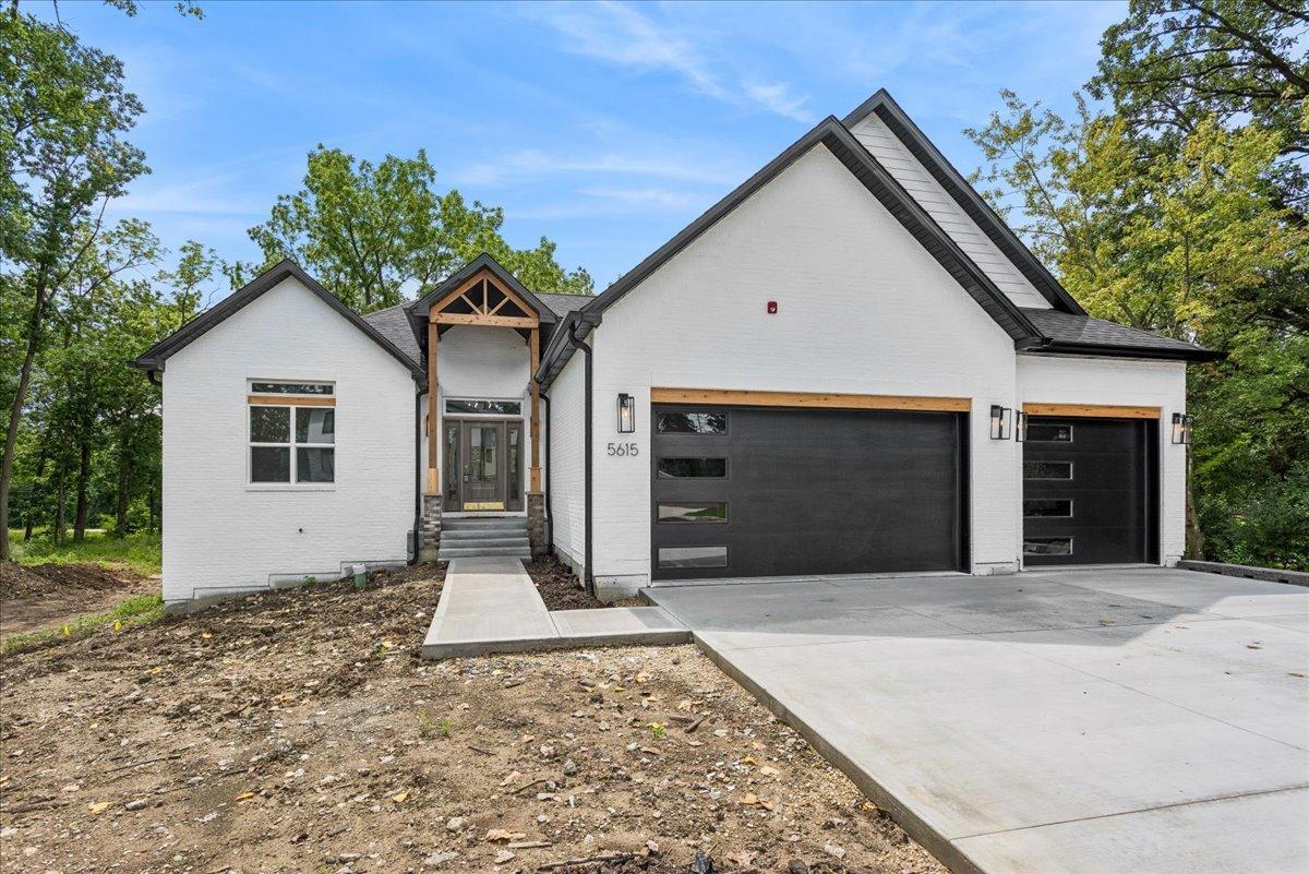 5615 Airdrie Ct., Hoffman Estates, IL 60192