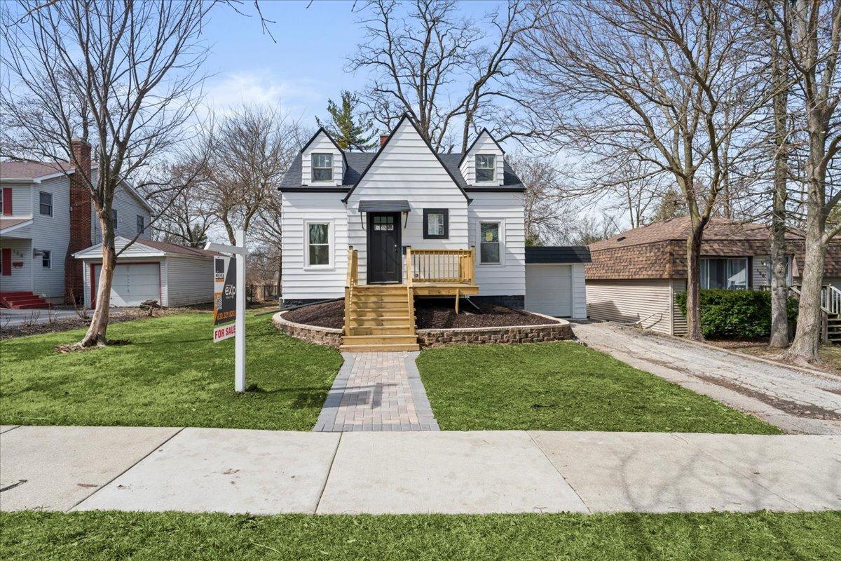 122 S Park St., Westmont, IL 60559