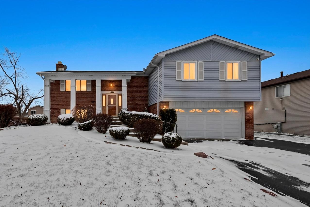 152 Oakhurst Rd., Matteson, IL 60443