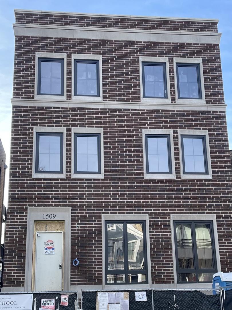 1509 W School St. #3, Chicago, IL 60657
