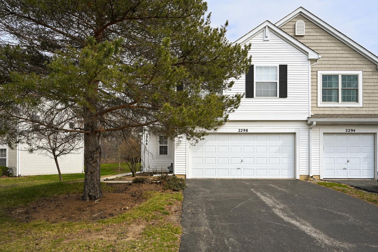 2298 Woodside Dr., Carpentersville, IL 60110