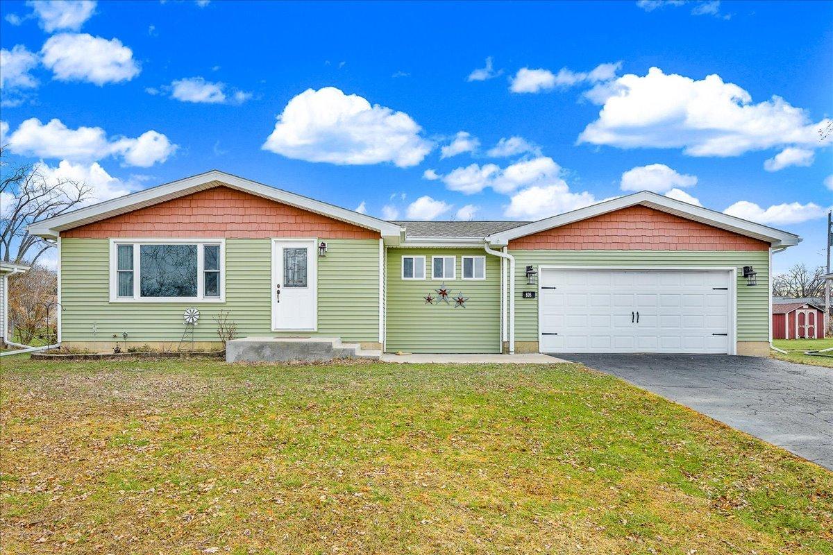 605 Belaire Dr., Washington, IL 61571