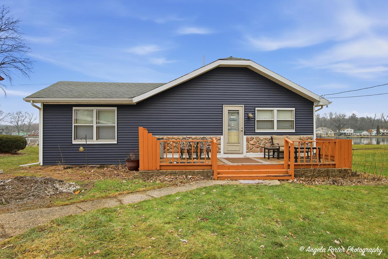 1614 River Terrace Dr., Johnsburg, IL 60051