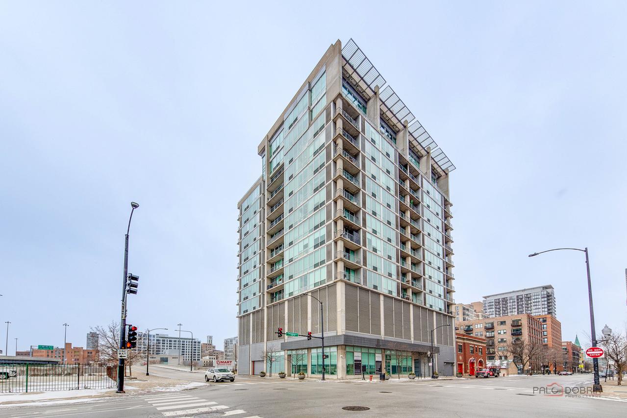 700 W Van Buren St. #1402, Chicago, IL 60607