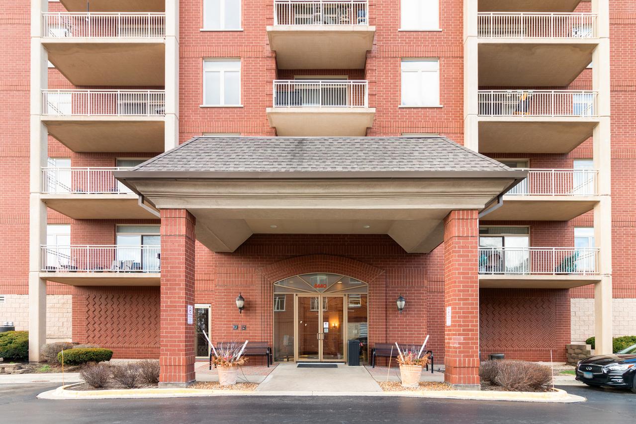 8440 Callie Ave. #C405, Morton Grove, IL 60053