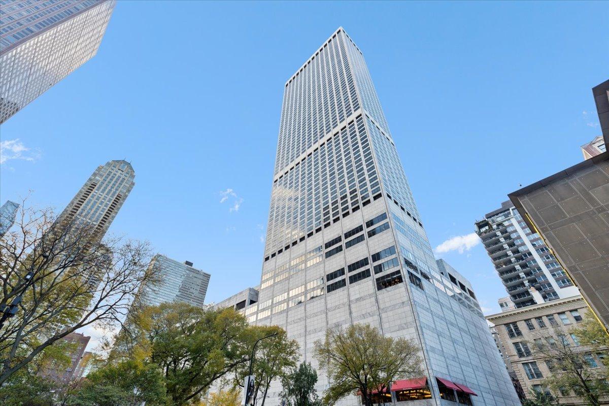180 E Pearson St. #4002, Chicago, IL 60611