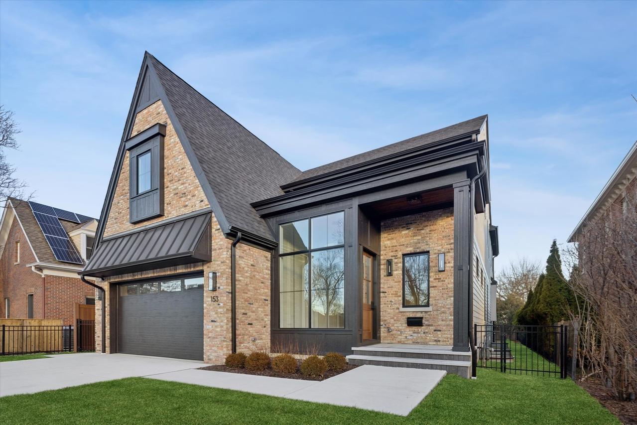 153 S Kenmore Ave., Elmhurst, IL 60126