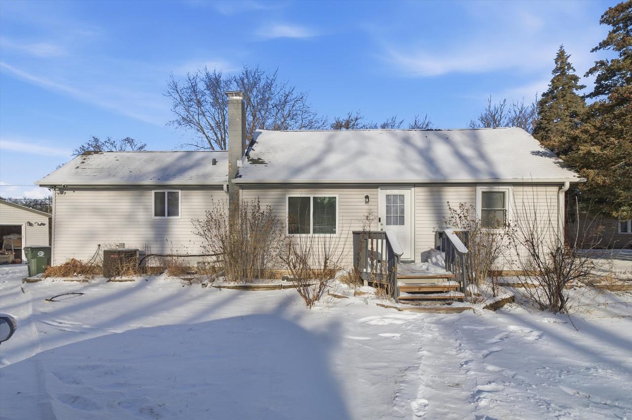 42380 N Lake Dr., Antioch, IL 60002