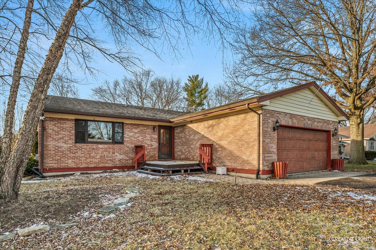 1652 Hilda Dr., Lake Holiday, IL 60548