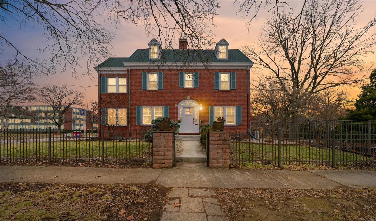 812 W Delaware Ave., Urbana, IL 61801