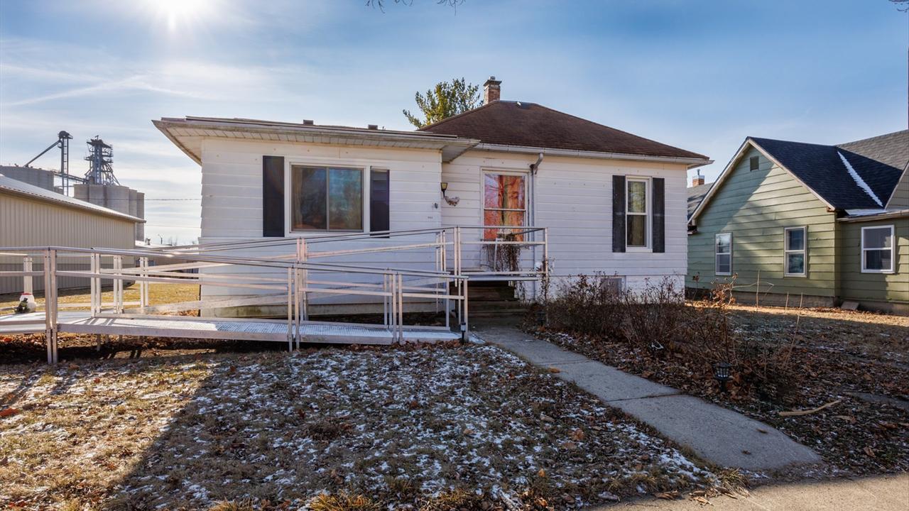 104 W North St., Colfax, IL 61728