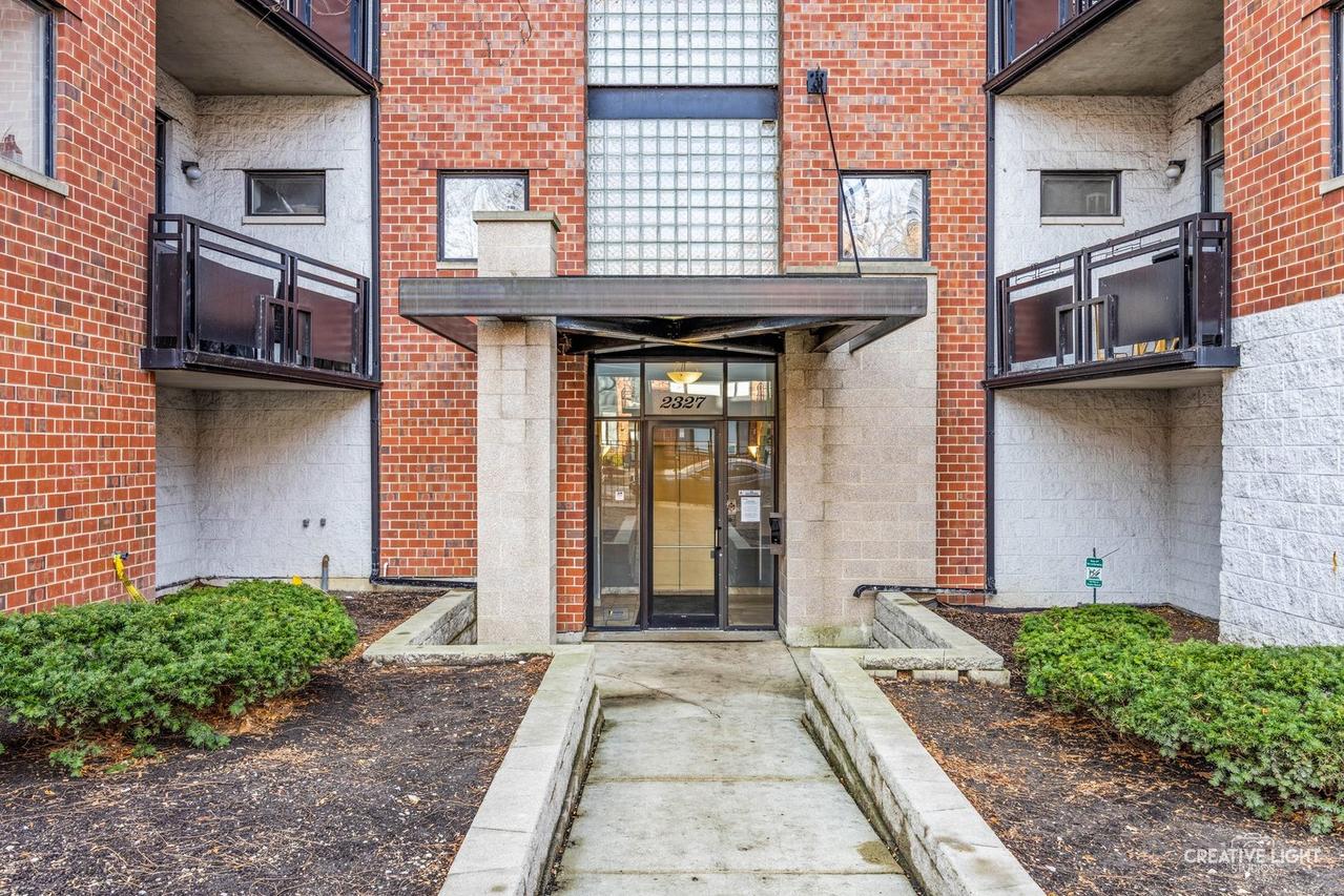 2327 W Wolfram St. #311, Chicago, IL 60618
