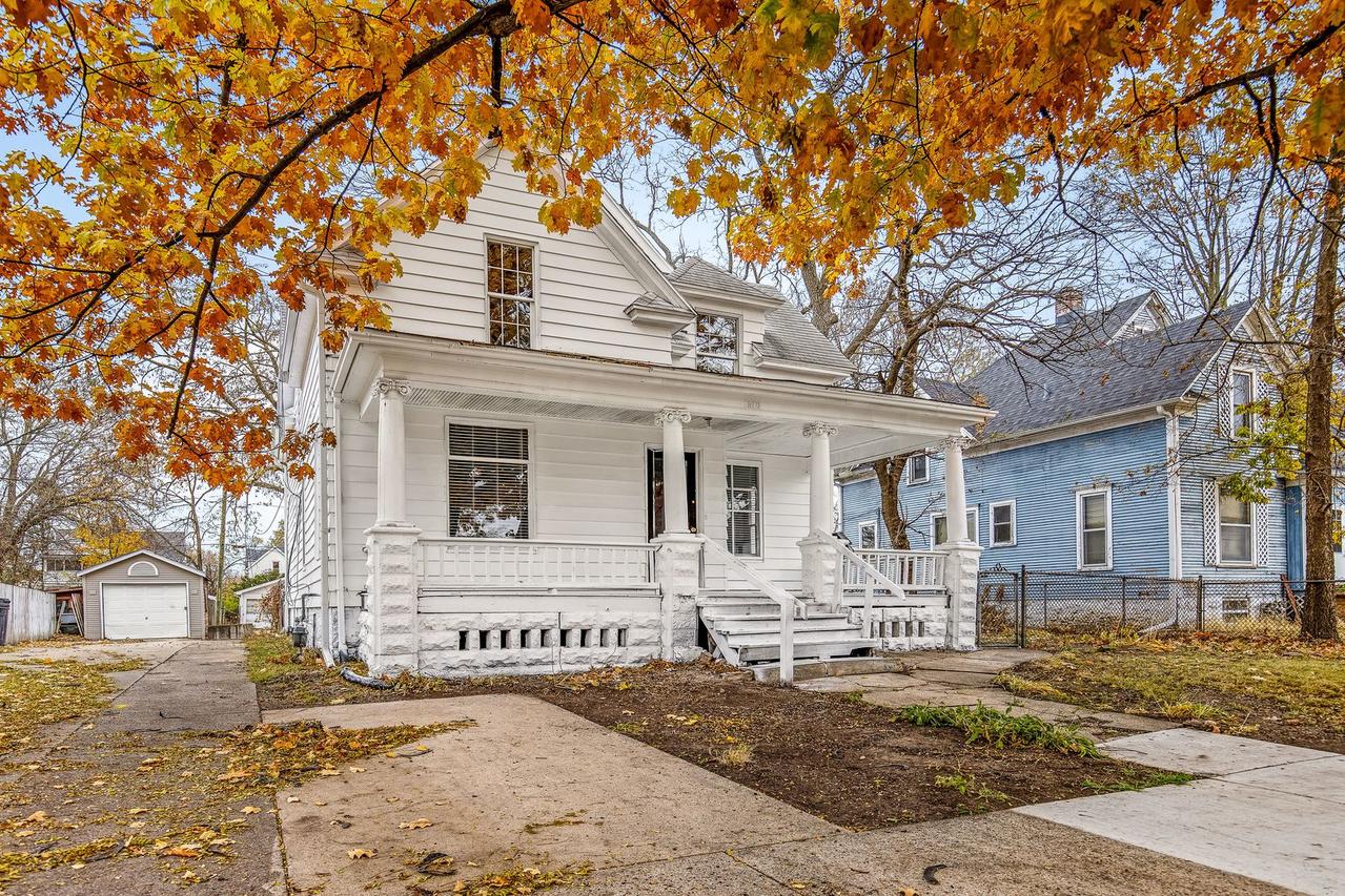 1516 S 5th St., Rockford, IL 61104