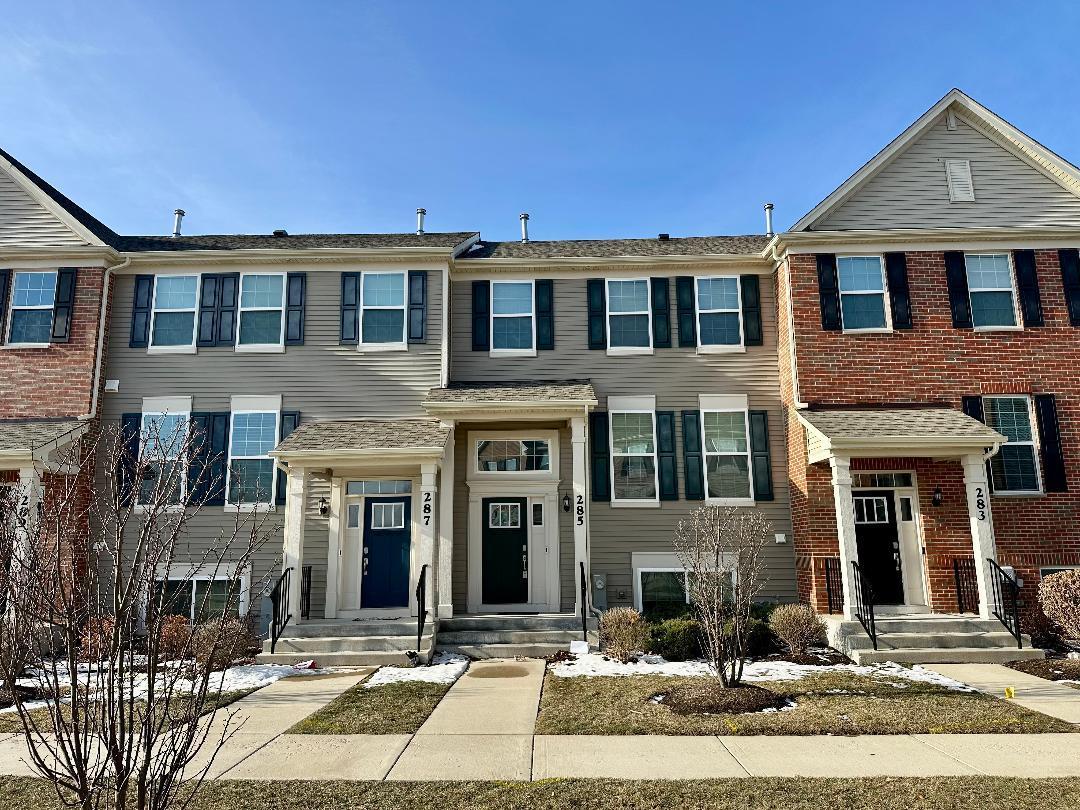 285 Lakeshore Dr., Oswego, IL 60543