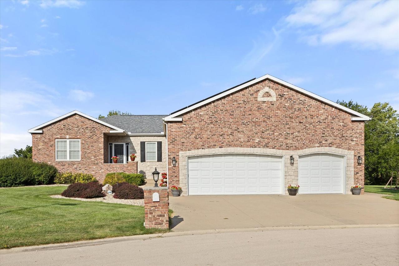 1 Arc St., Wenona, IL 61377