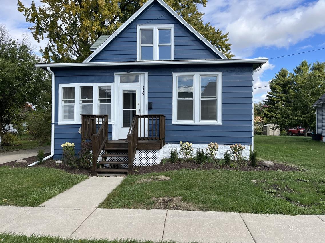 335 North Ave., Sycamore, IL 60178