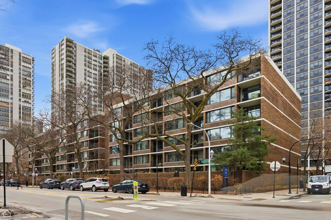 1555 N Sandburg Ter. #217K, Chicago, IL 60610