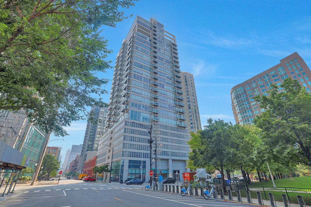 653 N Kingsbury St. #2206, Chicago, IL 60610