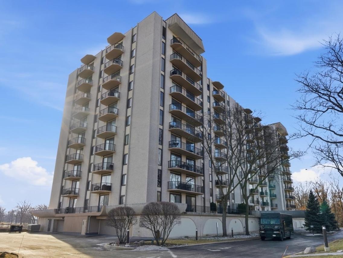 190 S Wood Dale Rd. #208, Wood Dale, IL 60191