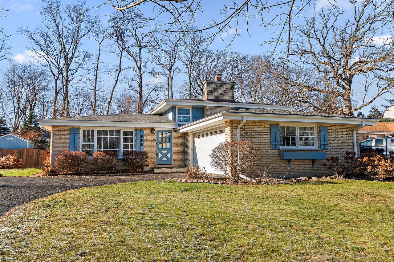 558 Birchwood Rd., Frankfort, IL 60423