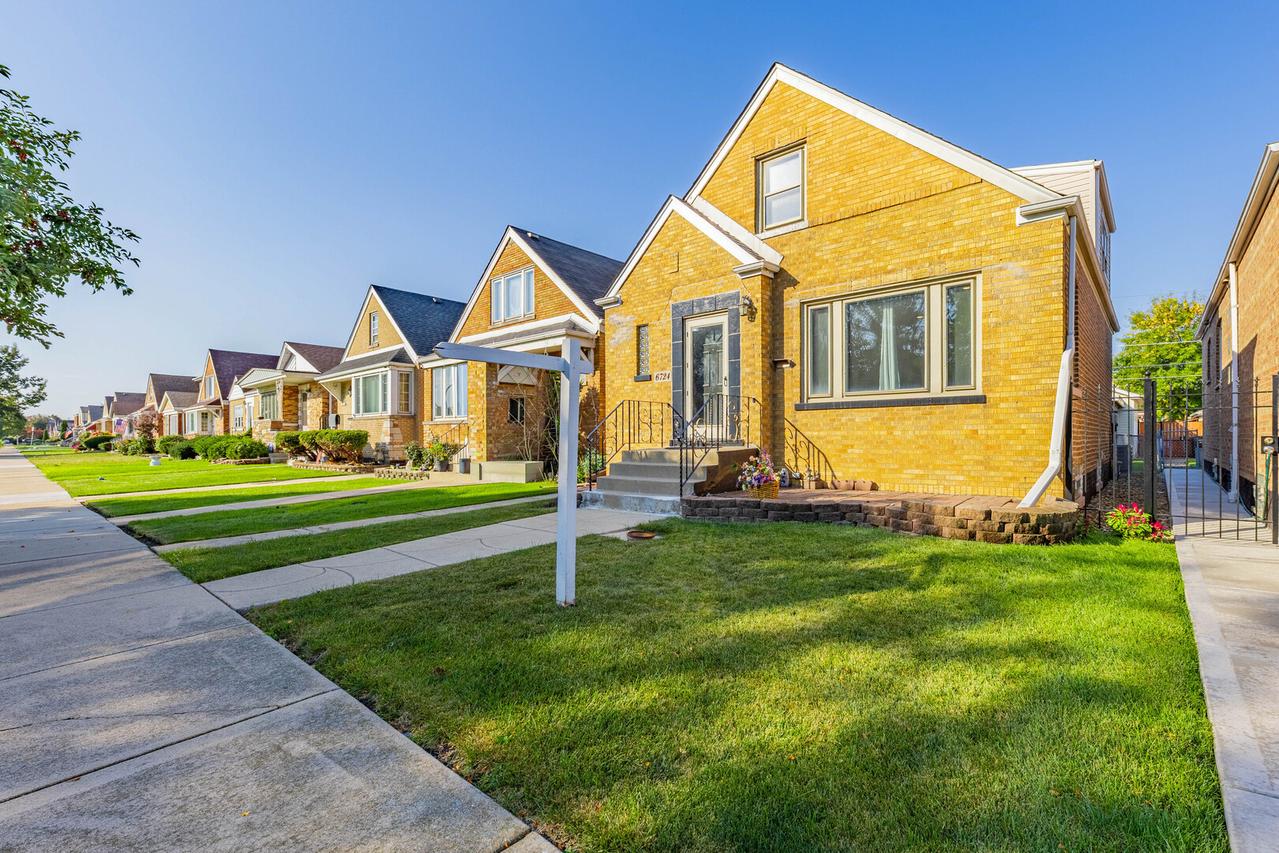 6724 S Kolin Ave., Chicago, IL 60629