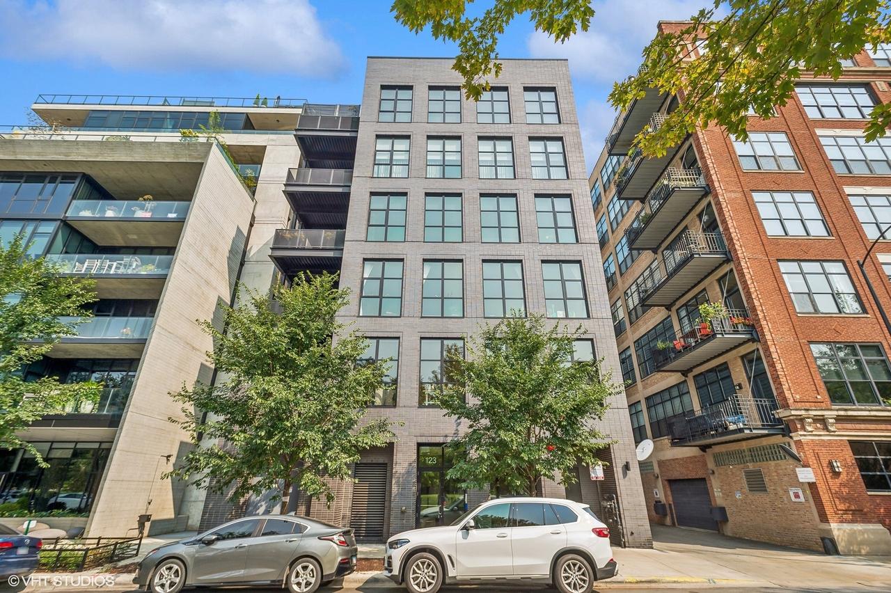 123 S Peoria St. #P2, Chicago, IL 60607