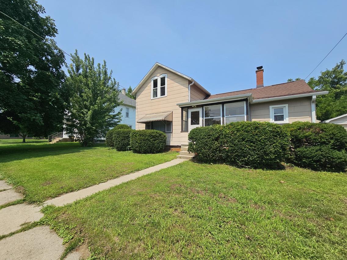 302 E Park St., Morrison, IL 61270
