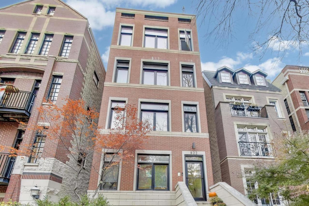 822 W Buckingham Pl. #301, Chicago, IL 60657