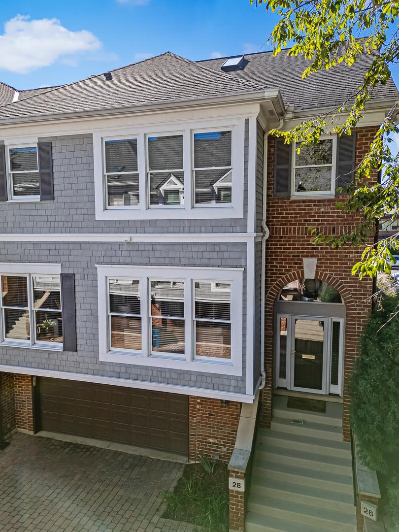 28 S Clay St., Hinsdale, IL 60521