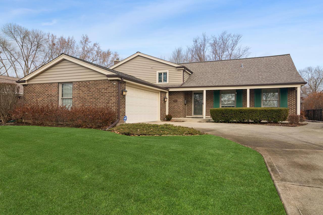 1522 E Fleming Dr., Arlington Heights, IL 60004