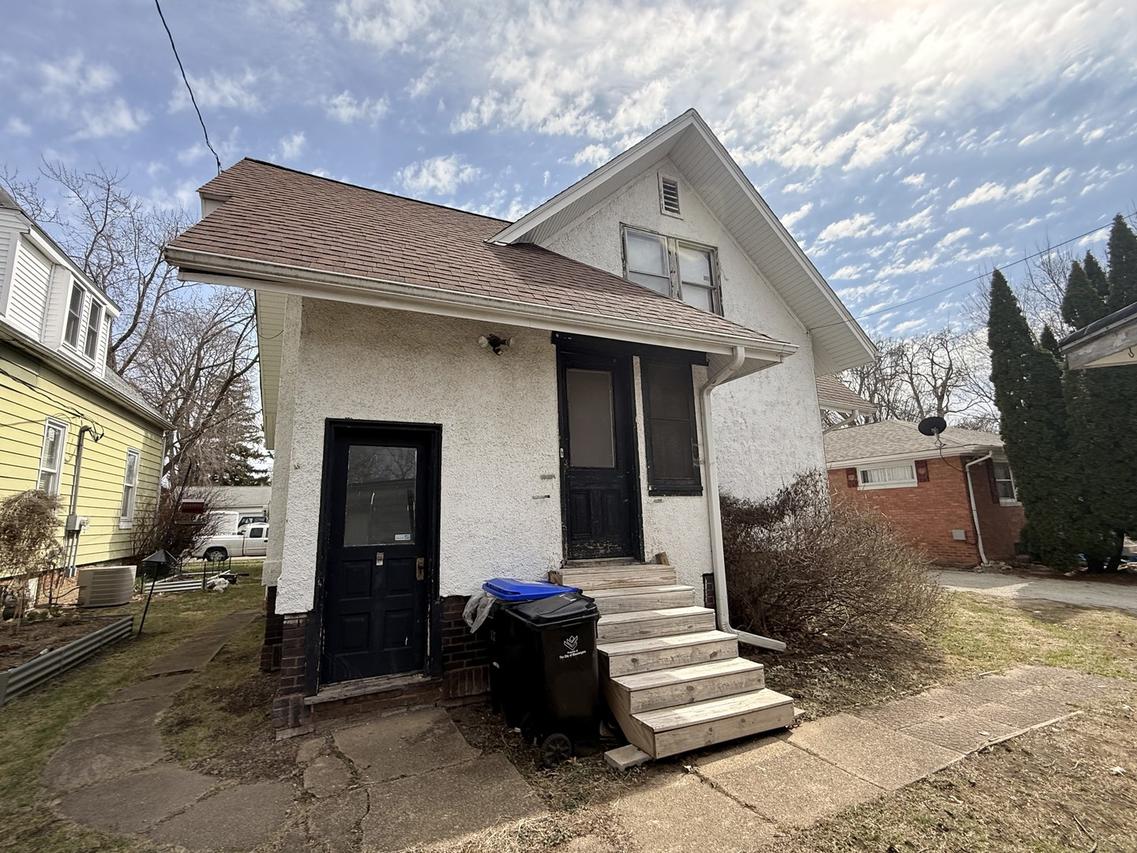 1007 Low St., Bloomington, IL 61701