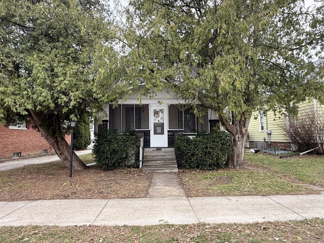 1007 Low St., Bloomington, IL 61701