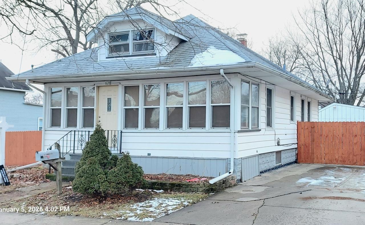 628 Monroe St., Aurora, IL 60505