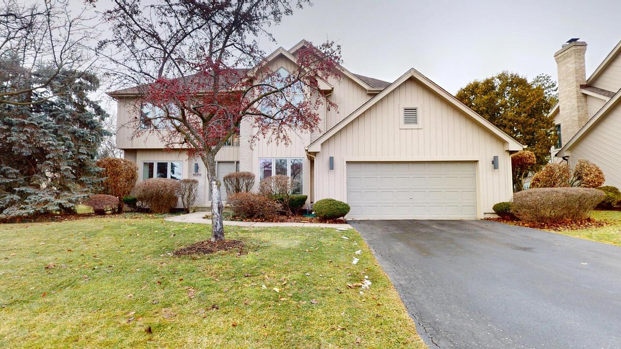 9S310 Woodcreek Pl., Downers Grove, IL 60516