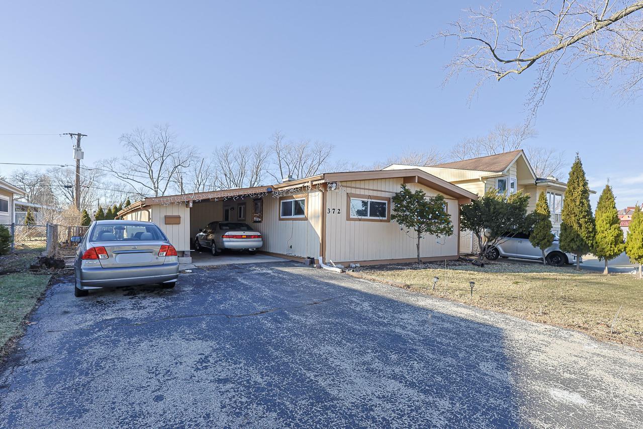 372 Nancy Ln., Wheeling, IL 60090