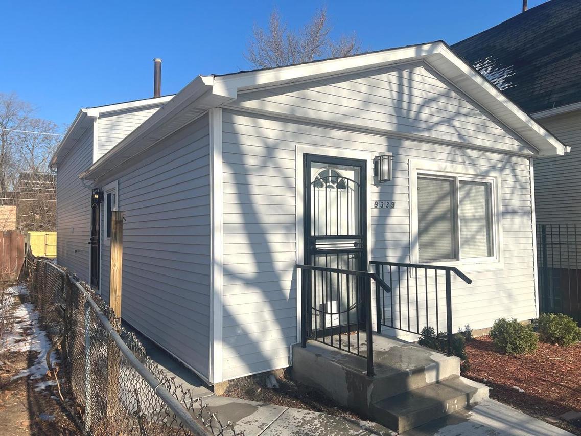 9339 S Burnside Ave., Chicago, IL 60619