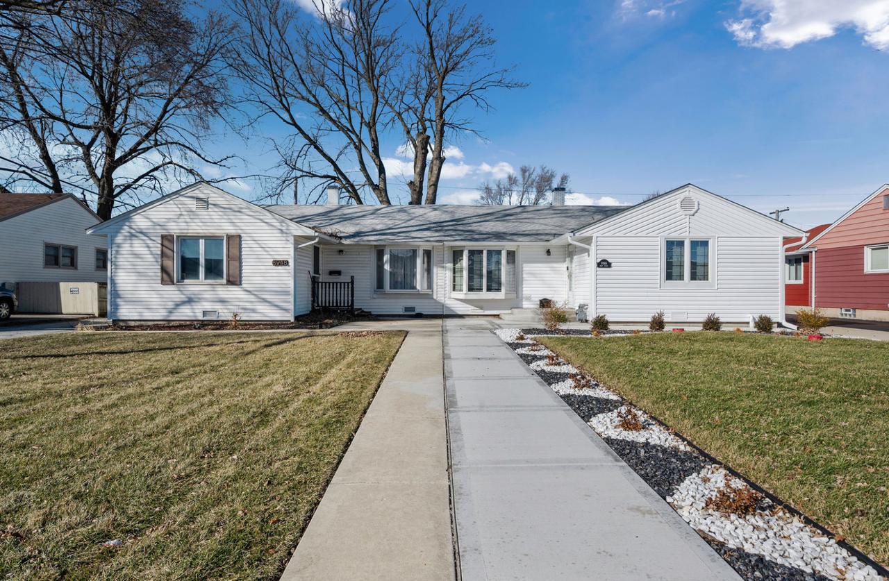 8948 S Main St., Hometown, IL 60456