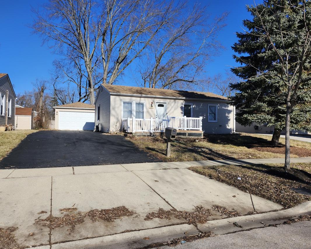 110 Cedar Cir., Streamwood, IL 60107