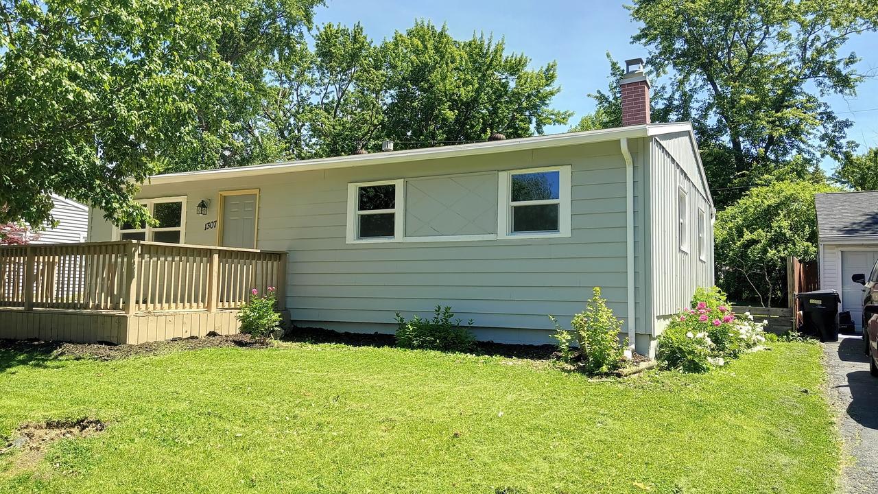 1307 Glenwood Rd., Bloomington, IL 61704