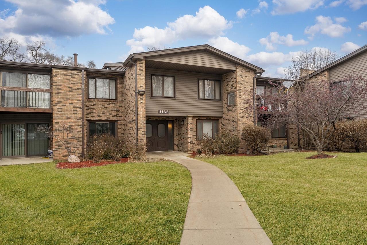 1132 E Randville Dr. #2H, Palatine, IL 60074