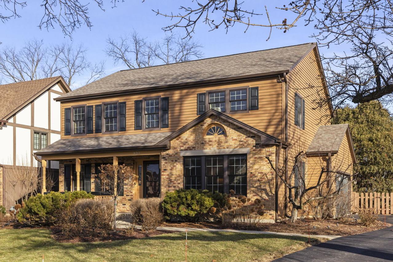 825 Evergreen Ave., Glen Ellyn, IL 60137