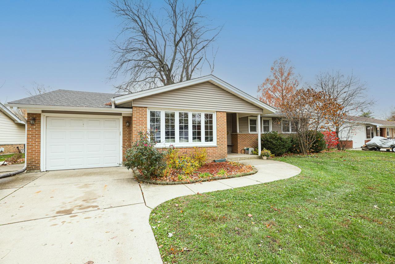 225 Placid Way, Elk Grove Village, IL 60007
