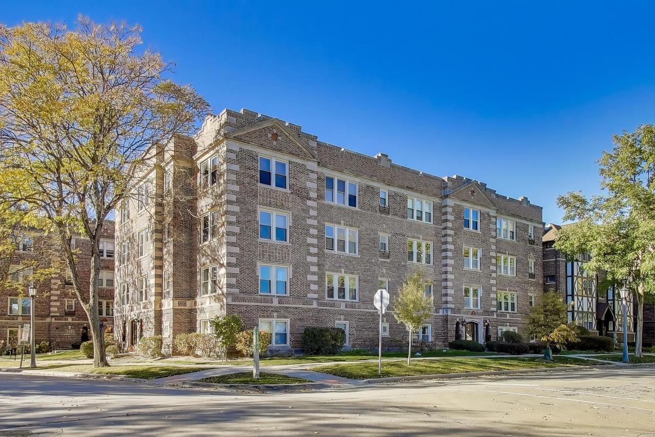 46 6th Ave. #GJ, La Grange, IL 60525