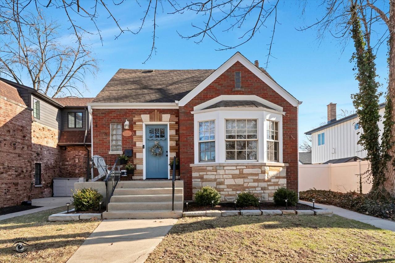 9751 S Hamlin Ave., Evergreen Park, IL 60805