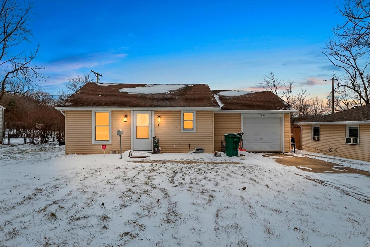 1013 Deephaven Dr., Joliet, IL 60432