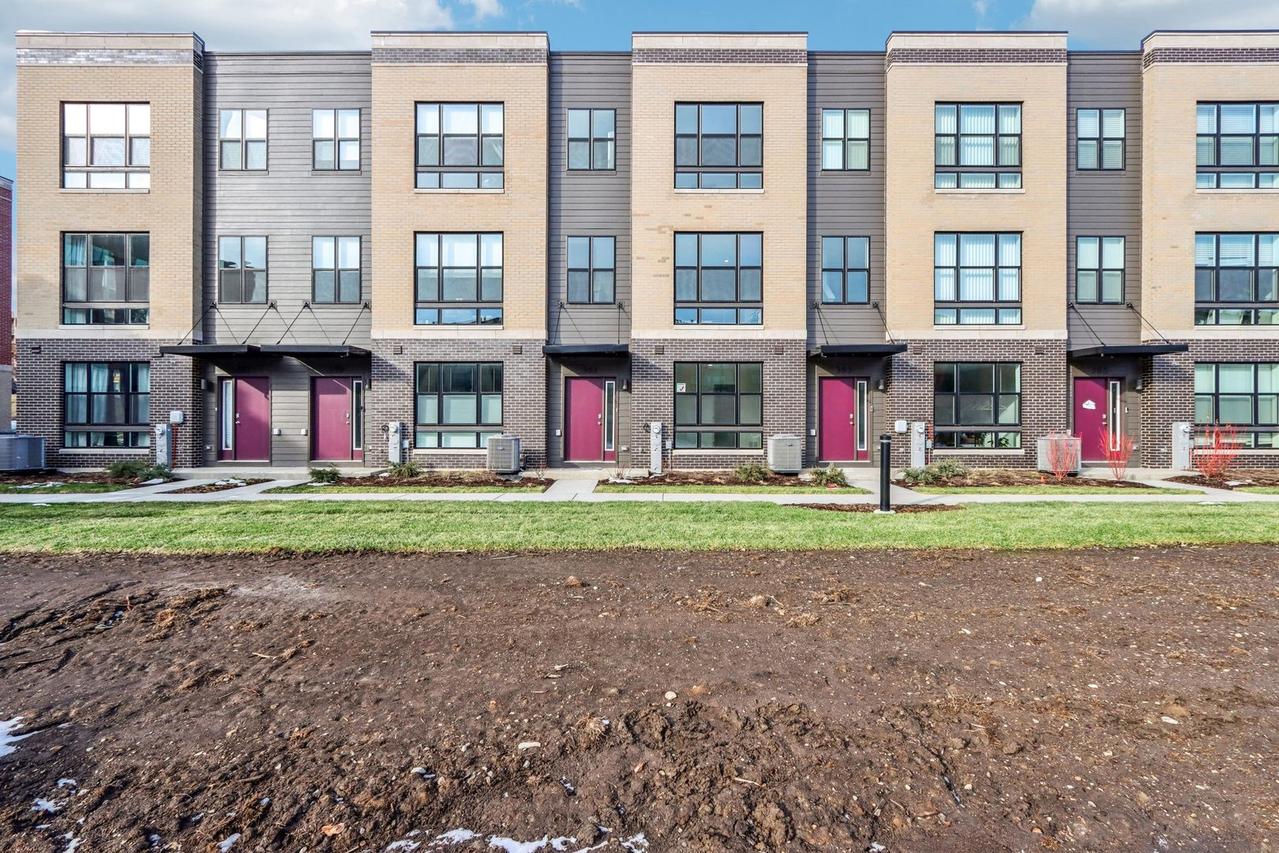 361 Summit Cir., Lombard, IL 60148