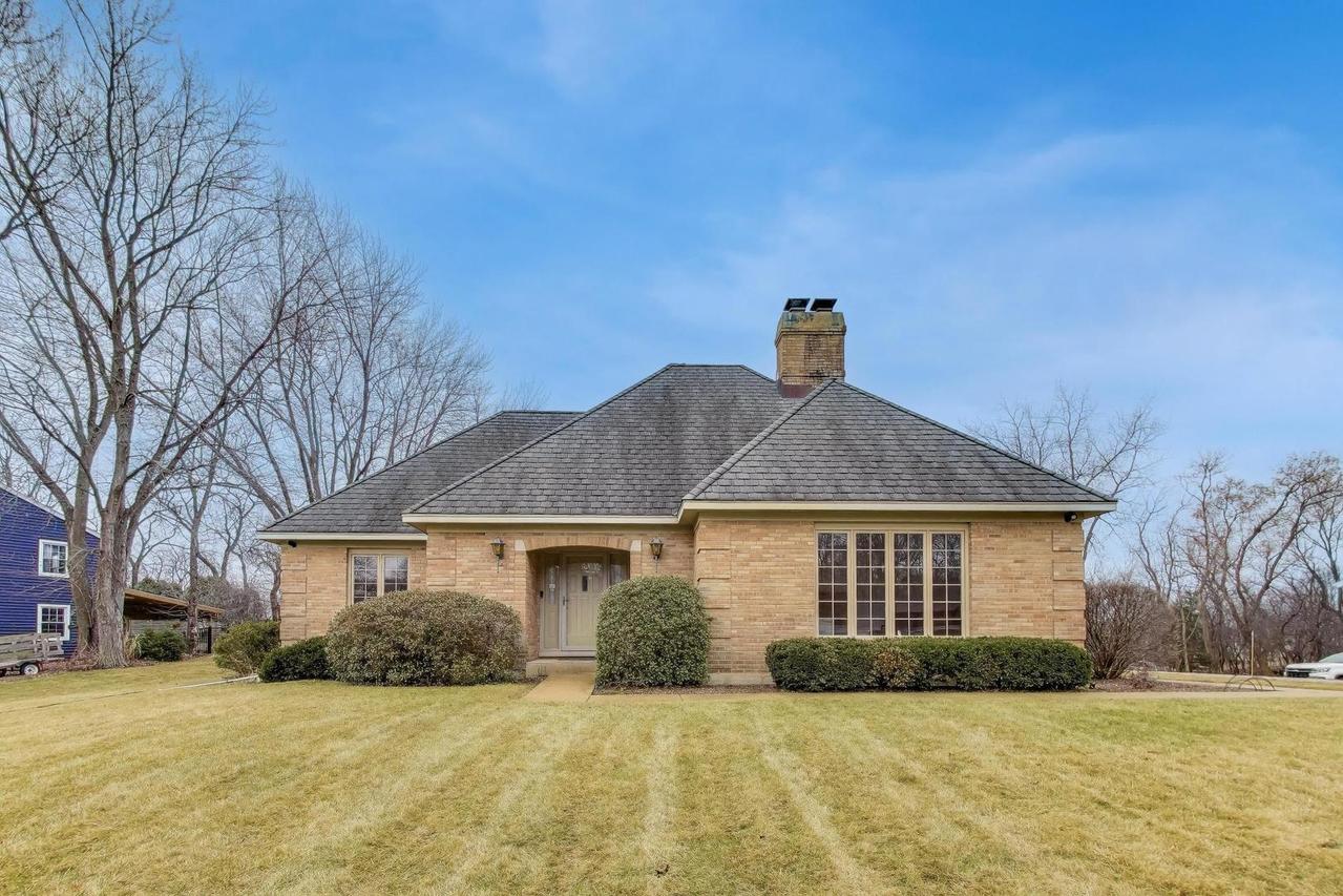 36W787 Red Haw Ln., St. Charles, IL 60174